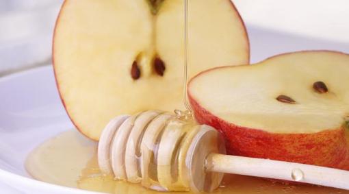 064612700_1452572890-apple-and-honey-face-mask-for-skin-fairness-2